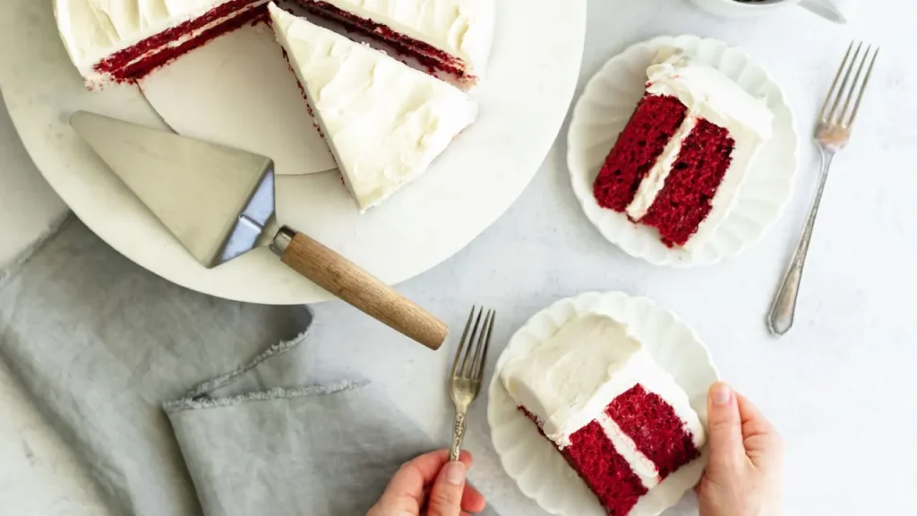 Bolo red velvet: um dos melhores bolos caseiros para vender para quem deseja se diferenciar