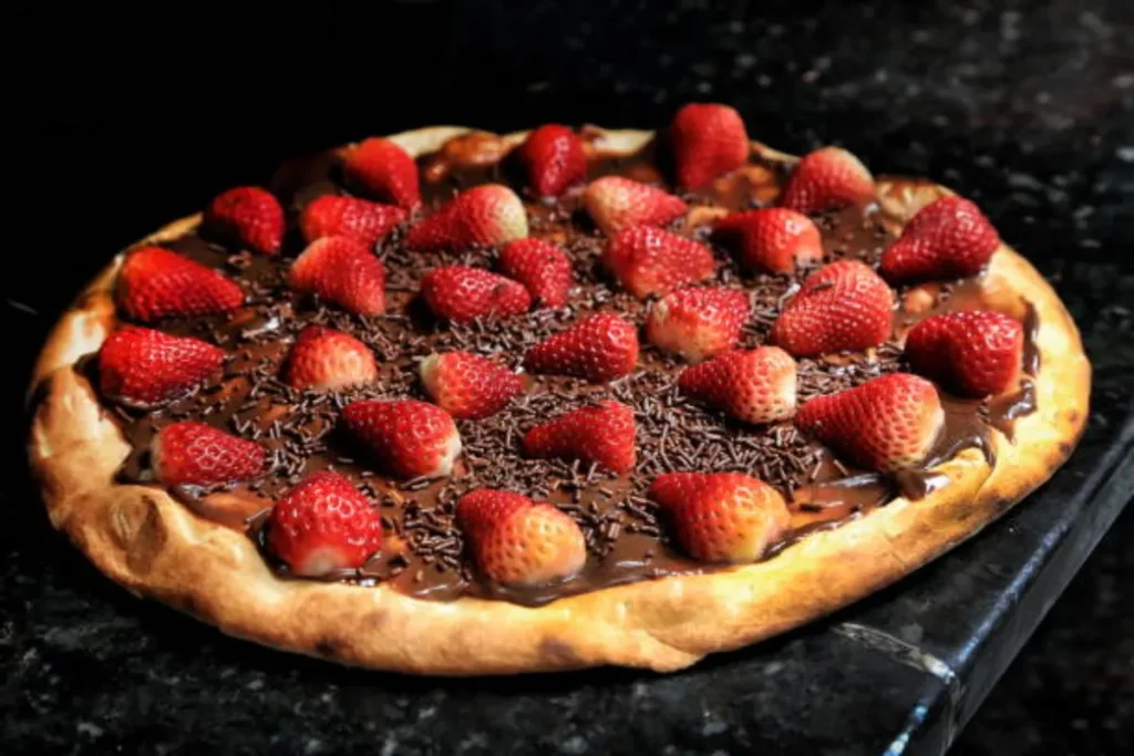 Pizza de Nutella com Morango, uma das melhores pizzas artesanais doces.