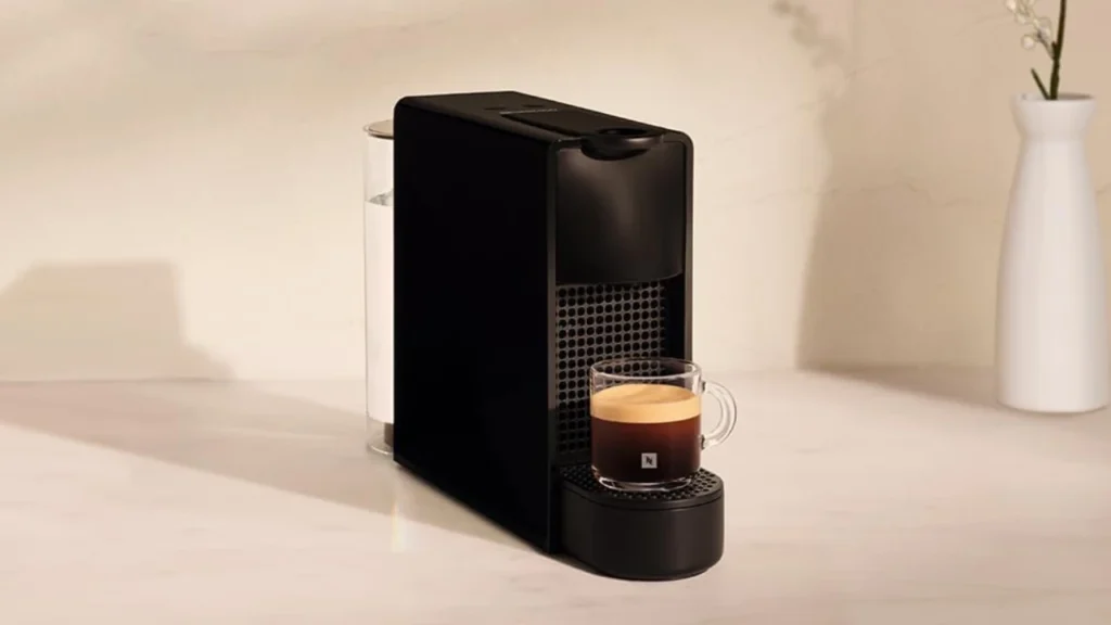 Nespresso Cafeteira Essenza Mini Preta 110V