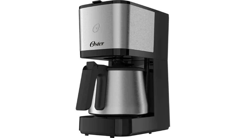 Uma das melhores cafeteiras é a Oster Cafeteira Oster com Jarra Inox 1,2L, OCAF650, 127V