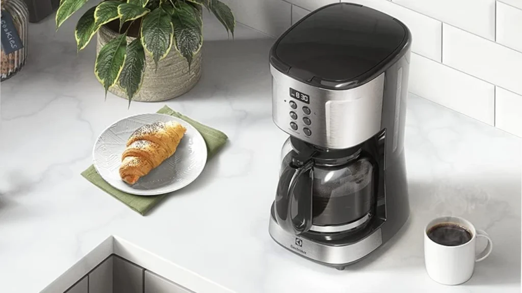 Cafeteira Elétrica Electrolux Inox Filtro Permanente, 1,5L, 38 xícaras, Timer