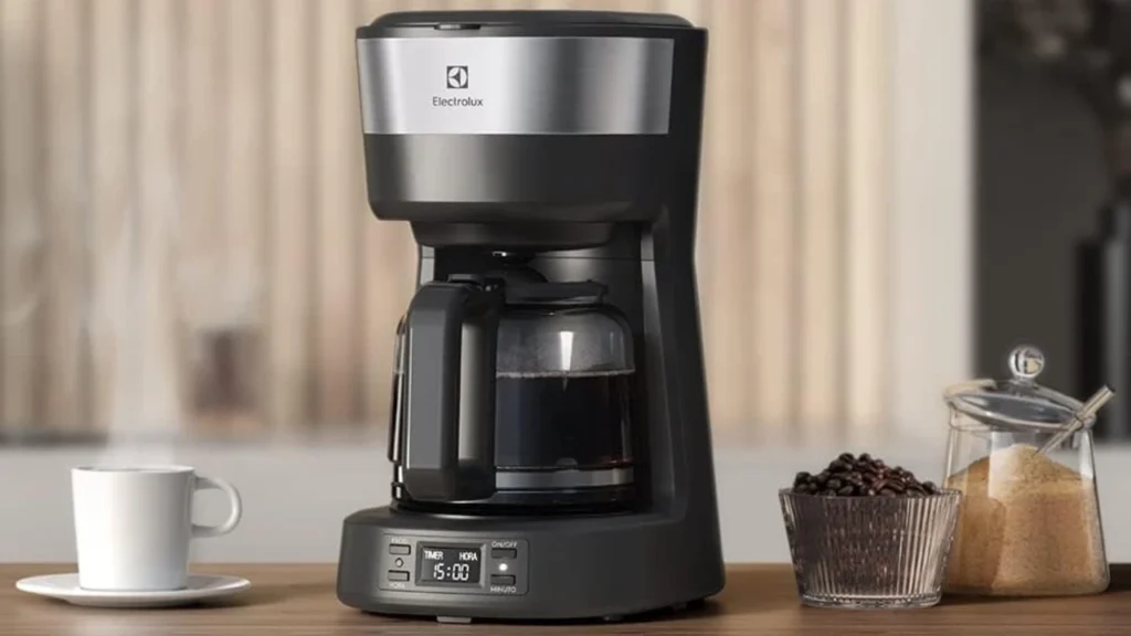 Cafeteira Elétrica Electrolux ecm25, uma das melhores cafeteiras do mercado.