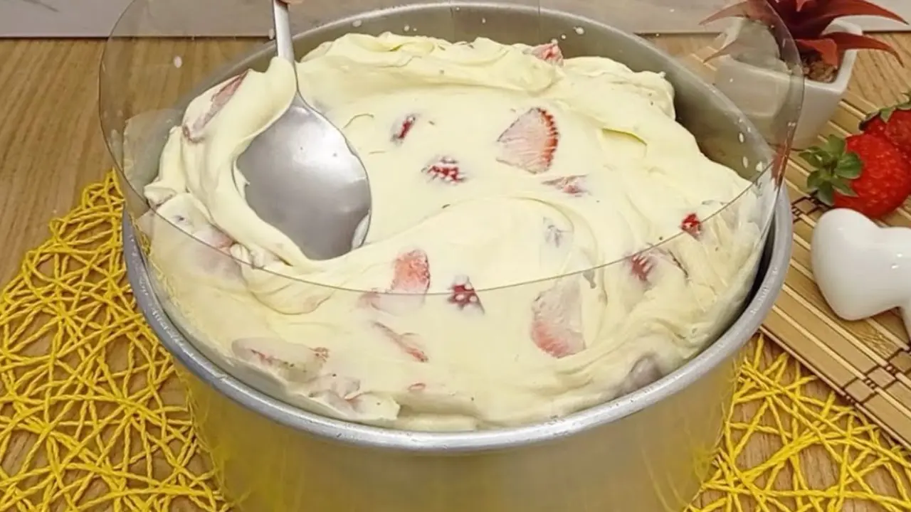 Recheio de morango com leite ninho