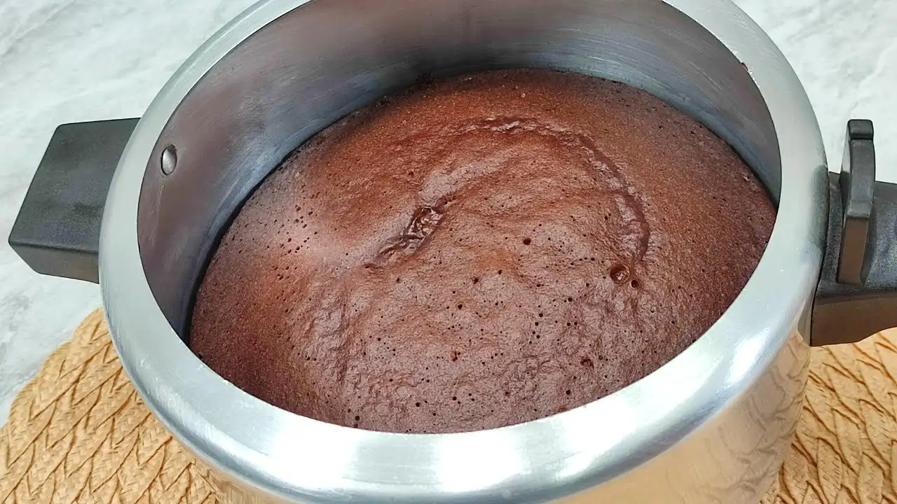Bolo na panela de pressão