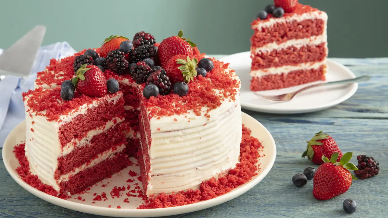 Bolo red velvet decorado