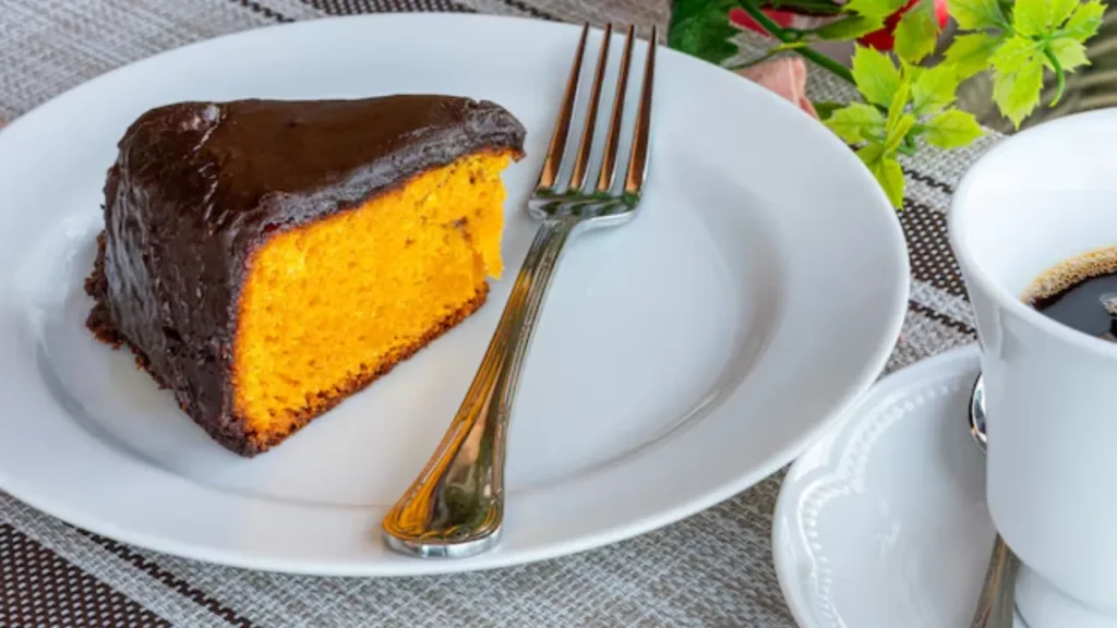 Bolo de cenoura com cobertura de chocolate é um dos bolos mais vendidos no Brasil