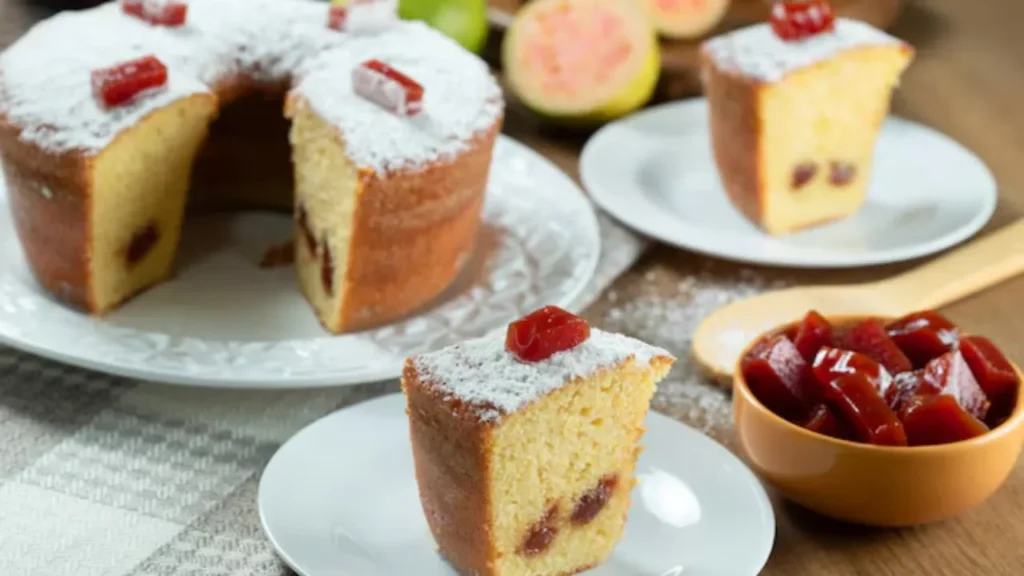 Tradicional bolo de fubá com goiabada