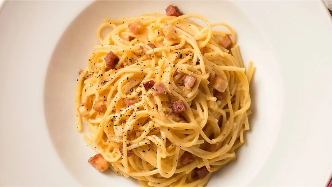 Como fazer um macarrão à carbonara