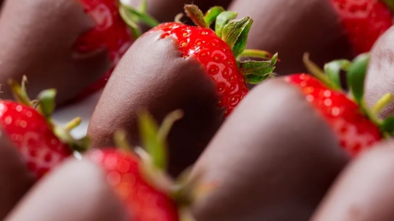 Morango do amor com chocolate.