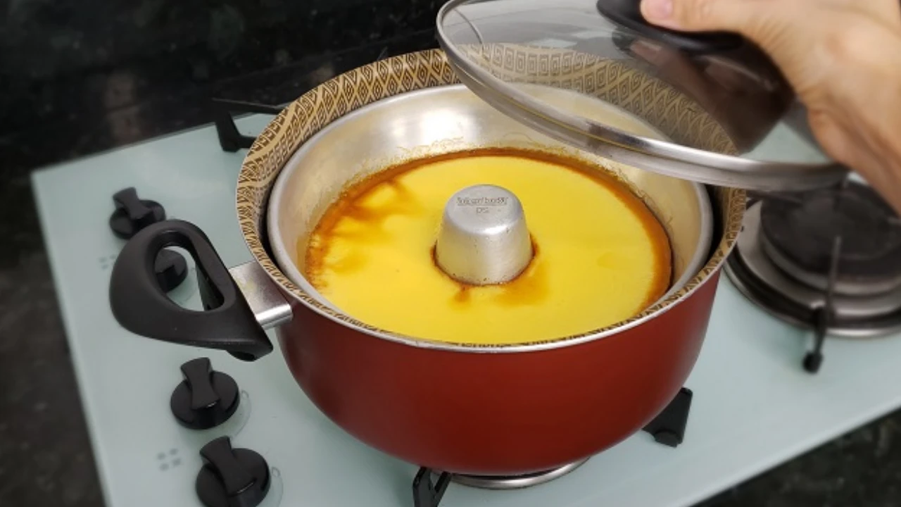 Pudim na boca do fogão