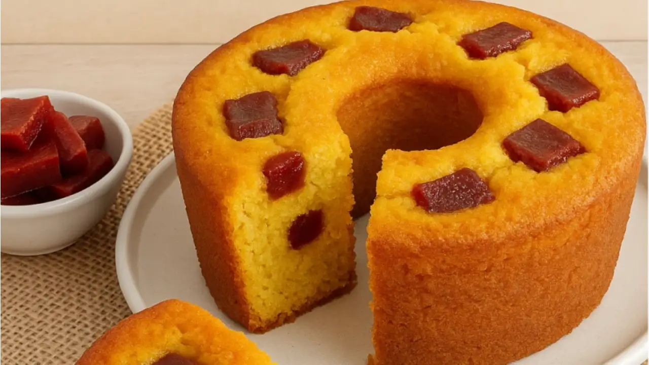 Bolo de Fubá com Goiabada