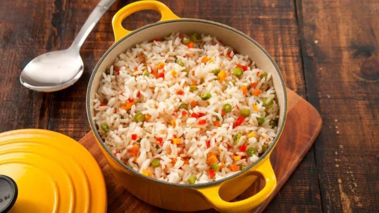Como fazer arroz à grega