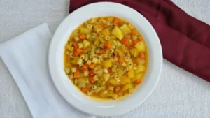 sopa de legumes e macarrão