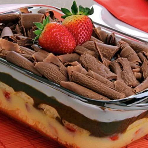 Pavê de chocolate e morango
