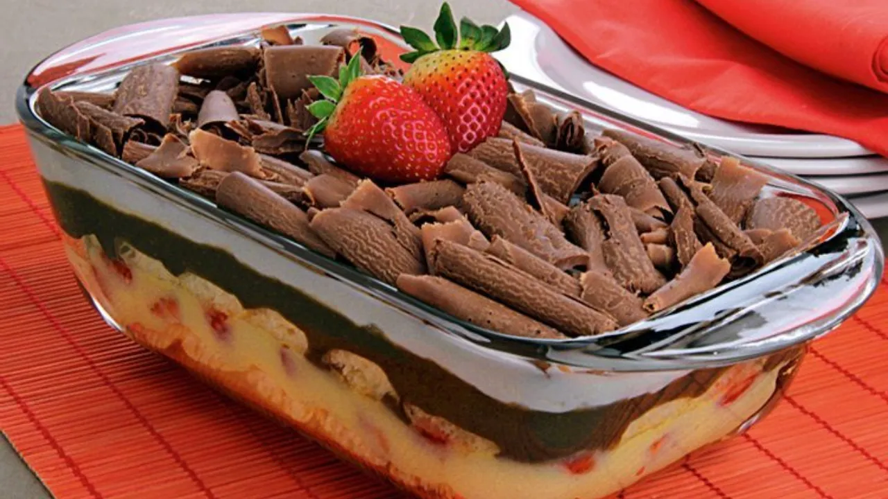 Pavê de chocolate e morango